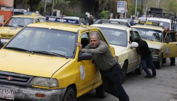 تكاسي معطلة بسبب أزمة الوقود في دمشق (AFP/أرشيفية)