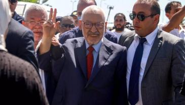 رئيس حزب النهضة راشد الغنوشي عند وصوله إلى وحدة مكافحة الإرهاب التونسية - 19 أيلول 2022 (AP)