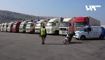 قافلة مساعدات أممية عند الحدود السورية التركية