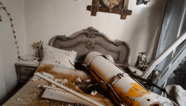 أسطوانة معبئة بغاز الكلور السام ألقتها طائرة مروحية على مدينة دوما في 7 نيسان 2018 - ياسر الدوماني