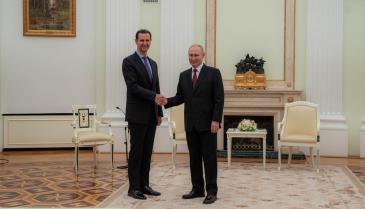 بشار الأسد يصافح الرئيس الروسي في الكرملين - 15 آذار 2023 (رئاسة الجمهورية)