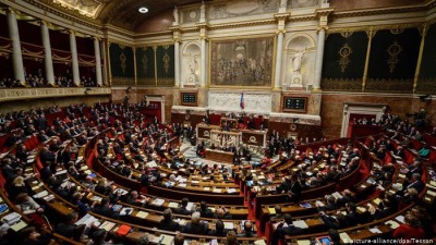 رغم الاحتجاجات.. البرلمان الفرنسي يقرّ قانون "الأمن الشامل"