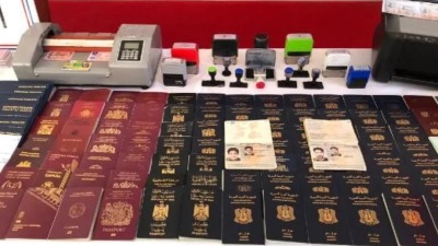 القبض على عصابة سوريين تزور جوازات سفر وأوراق رسمية في إسطنبول