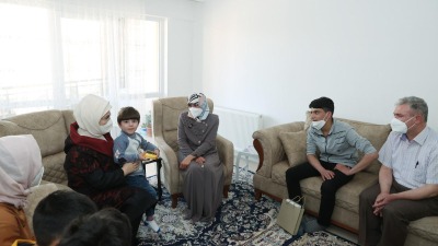 أمينة أردوغان تزور عائلة سورية في أنقرة | صور