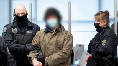 المتهم السوري عبد الله. أ المتهم بهجوم الطعن في دريسدن الألمانية لدى مثوله أمام المحكمة (أ.ف.ب)