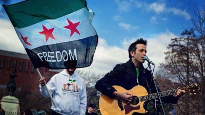  روح الثورة السورية وحضورها في أغاني الفنان الأميركي "ديلان كونر"