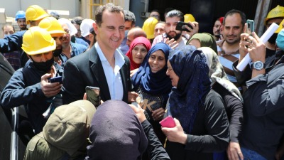 بشار الأسد يبدأ "الحملة الانتخابية" بزيارة مدينة حسياء الصناعية 