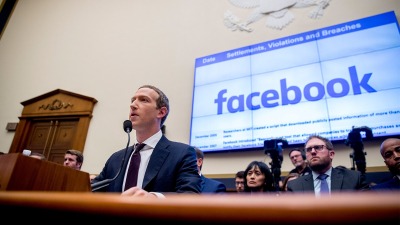 موظفو فيس بوك يتهمون الشركة بالتحيز ضد المحتوى العربي