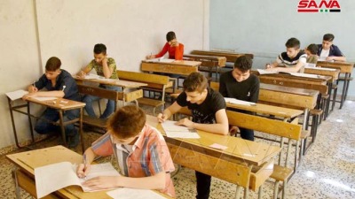 بين مدارس النظام ومعتقلاته.. الطلاب السوريون يبدؤون امتحاناتهم