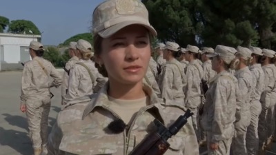 عسكريات روسيات يتدربن للاحتفال بـ "عيد النصر" في حميميم |فيديو