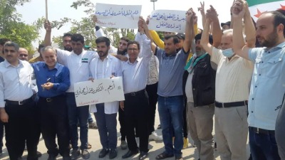 احتجاجات ضد فصل الطبيب عثمان حجاوي في مارع.. ما تفاصيل إنهاء عقده في المشفى؟