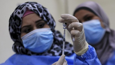 التطعيم بلقاح كورونا في مخيم الزعتري (انترنت)