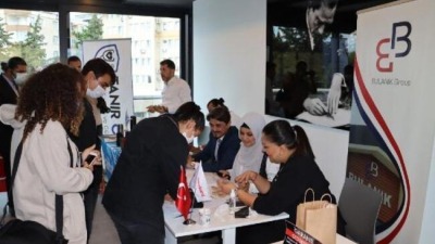 تركيا.. سوريون وأتراك يلتقون مع أصحاب العمل في "معرض التوظيف" بهاتاي