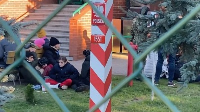 بيلد الألمانية: بولندا تبني جداراً حدودياً لمنع تدفق اللاجئين "المسلمين" لأوروبا