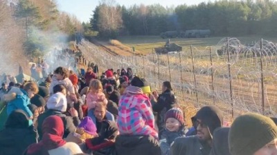 الشرطة البولندية: اللاجئون يستعدون لاقتحام حدودنا بدعم من السلطات البيلاروسية