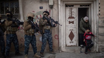 قوات قسد تفتش البيوت بحثاً عن مقاتلي تنظيم الدولة الهاربين
