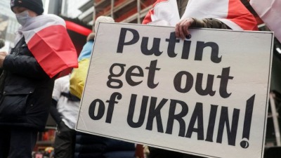 لافتة مناهضة للغزو الروسي لأوكرانيا 
