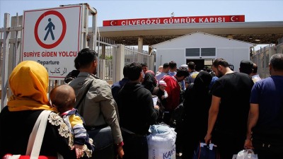لاجئون سوريون يتوجهون إلى سوريا لقضاء عطلة العيد 2019 (وكالة الأناضول)