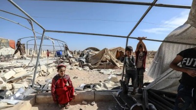 مدرسة مدمرة بسبب قذيفة أصابت مخيم أبرار ضمن قرية طعوم التابعة لمحافظة إدلب