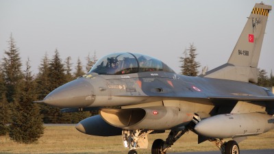 مقاتلة تركية من طراز إف-16