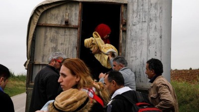 طالبو لجوء في مقدونيا الشمالية (رويترز)