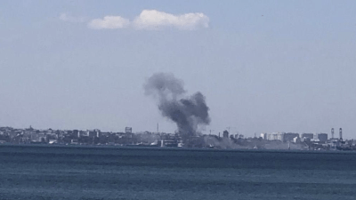 قصف روسي على مطار أوديسا الأوكراني (تويتر)