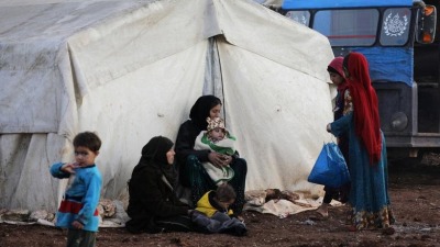 أحد مخيمات النازحين شمال غربي سوريا (رويترز)