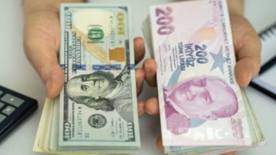 تراجع جديد لليرة التركية وسعر الدولار يتجاوز الـ 22 