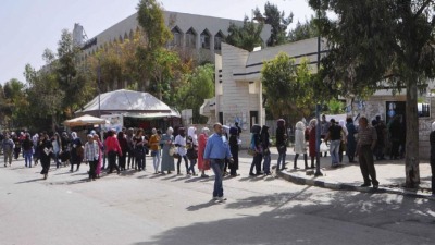 مدخل كلية الآداب في جامعة دمشق (فيس بوك)