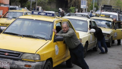 تكاسي معطلة بسبب أزمة الوقود في دمشق (AFP/أرشيفية)