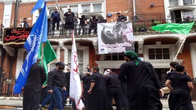 محتجون من جماعة "خدام المهدي" أمام السفارة الأذربيجانية في لندن - إنترنت