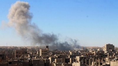 قصف سابق على مدينة الميادين في دير الزور (تويتر)