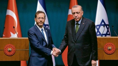الرئيس التركي رجب طيب أردوغان يلتقي نظيره الإسرائيلي إسحاق هرتسوغ، أنقرة، 10 آذار/مارس 2022 (AFP)