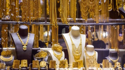 إمرأة تسرق مجوهرات بقيمة 50 مليون ليرة من محل في سوق الحميدية بدمشق |فيديو