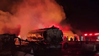 الحريق الناج عن اصطدام الشاحنات نقل المحروقات في طرطوس (فيس بوك)