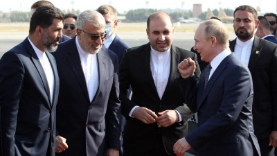 فلاديمير بوتين برفقة مسؤولين إيرانيين خلال زيارته الأخيرة لطهران في 19 تموز 2022