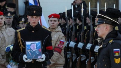جنازة اندريه بالي وهو كابتن من الدرجة الأولى ونائب قائد الأسطول الروسي في البحر الأسود - رويترز