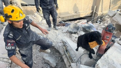 عمليات الإنقاذ في موقع مبنى اللويبدة المنهار بالعاصمة الأردنية عمان (إنترنت)