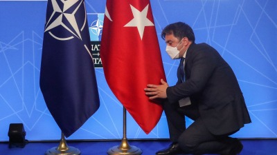 الناتو يتراجع عن تهنئة تركيا بعيد النصر
