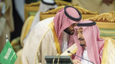 الملك السعودي سلمان بن عبد العزيز ونجله ولي العهد الأمير محمد - رويترز