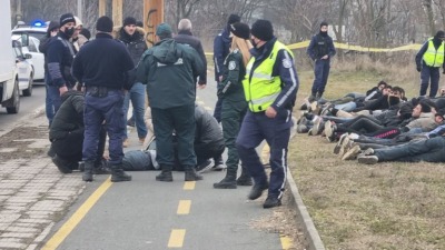 السلطات البلغارية تشن حملة مداهمات وتعتقل 36 مهاجراً سورياً