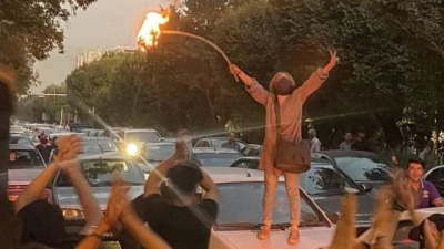  انتفاضة إيران هل تصبح ثورة عارمة؟ 