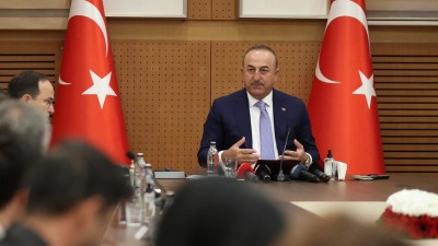 وزير الخارجية التركي مولود جاويش أوغلو مع مراسلي الدبلوماسية في الوزارة (Aydınlık)
