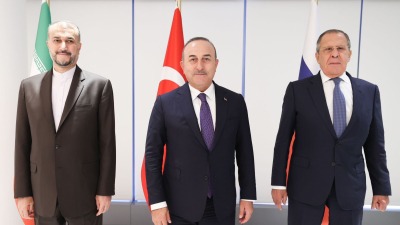 وزراء خارجية روسيا وتركيا وإيران خلال اجتماعهم في "البيت التركي" في نيويورك - (Mevlüt Çavuşoğlu/ تويتر)