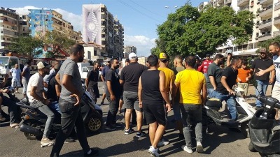 محتجون في باب التبانة شمالي لبنان (وسائل إعلام لبنانية)