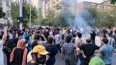 محتجون في العاصمة طهران (الأناضول)