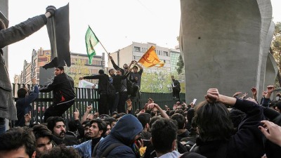 احتجاجات شعبية في إيران (الأناضول)