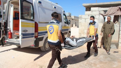 فرق الدفاع المدني شمال سوريا خلال استجابتها للإبلاغ عن الحالات المشتبه بإصابتها بمرض الكوليرا (فيسبوك/الدفاع المدني السوري)