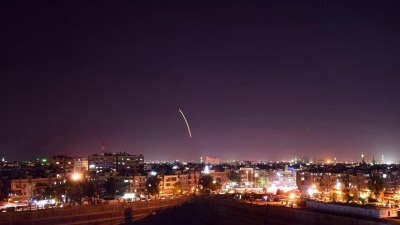 مشهد لقصف إسرائيلي سابق استهدف محيط مطار دمشق (وكالة الأنباء الأوروبية)