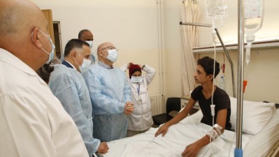 وزير الصحة اللبناني فراس الأبيض يتفقد المصابين بالكوليرا في مستشفيات طرابلس، 22 تشرين الأول 2022 (فيسبوك/وزارة الصحة العامة)